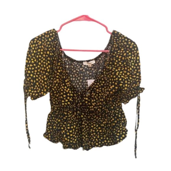 PacSun Tops - NWT Pacsun black and yellow print top